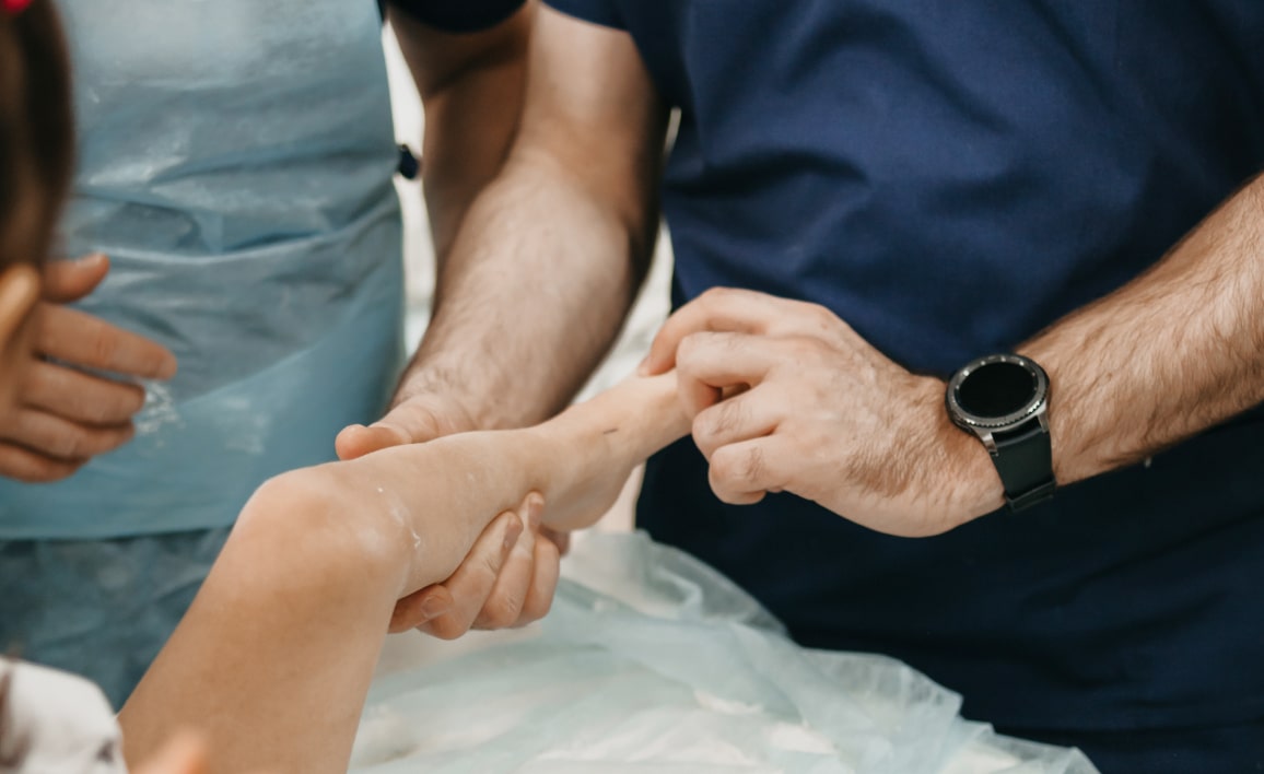 Как выбрать ортопеда для лечения косолапости